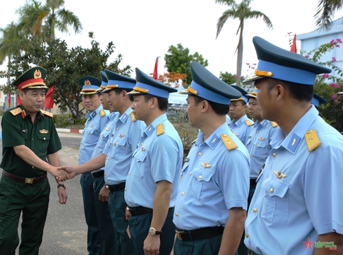 Trung tướng Nguyễn Văn Gấu kiểm tra kết quả thực hiện nhiệm vụ tại Sư đoàn 372
